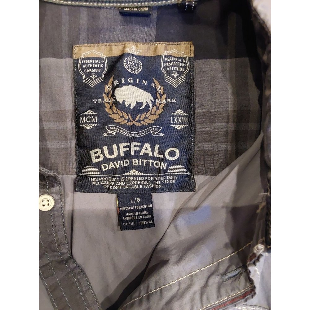 Buffalo David Bitton Gray with White Stitch 2 Pocket Shirt. Size Large.